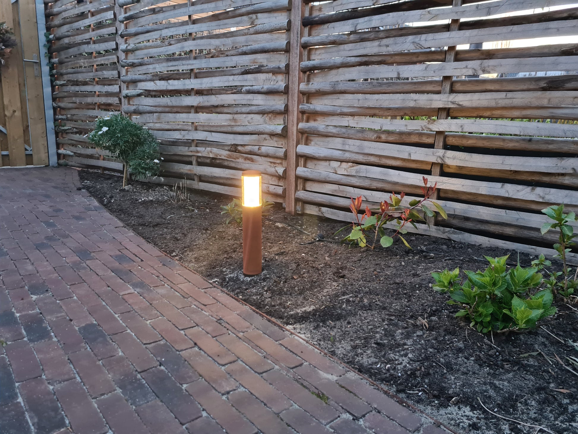 in-lite | LIV low Corten | Bollards